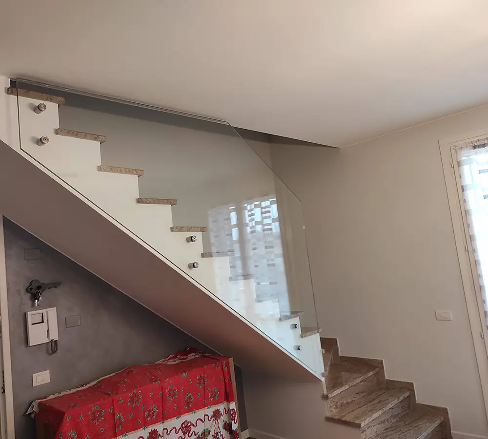realizzazione-parapetto-in-vetro-3